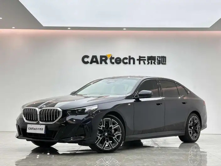 BMW 5 Series 2025 Model 530Li Exclusive Model M Sports Set – фото 1