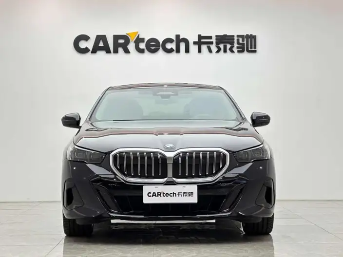 BMW 5 Series 2025 Model 530Li Exclusive Model M Sports Set – фото 2