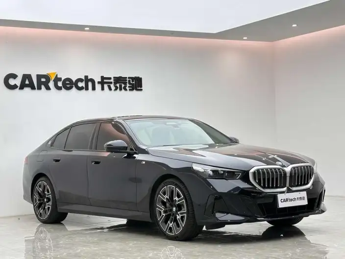 BMW 5 Series 2025 Model 530Li Exclusive Model M Sports Set – фото 3