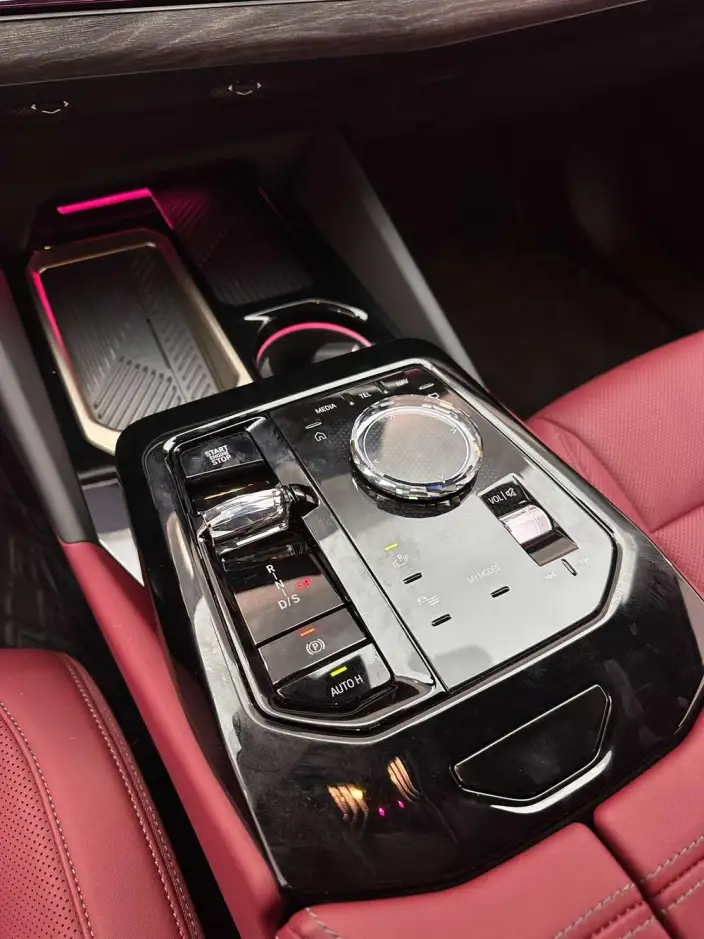 BMW 5 Series 2025 Model 530Li Exclusive Model M Sports Set – фото 8