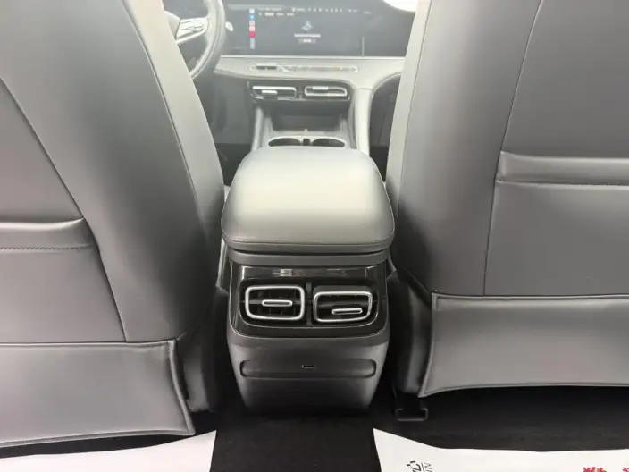 Roewe D7 DMH 2023 Model 125 Beyond Edition – фото 9
