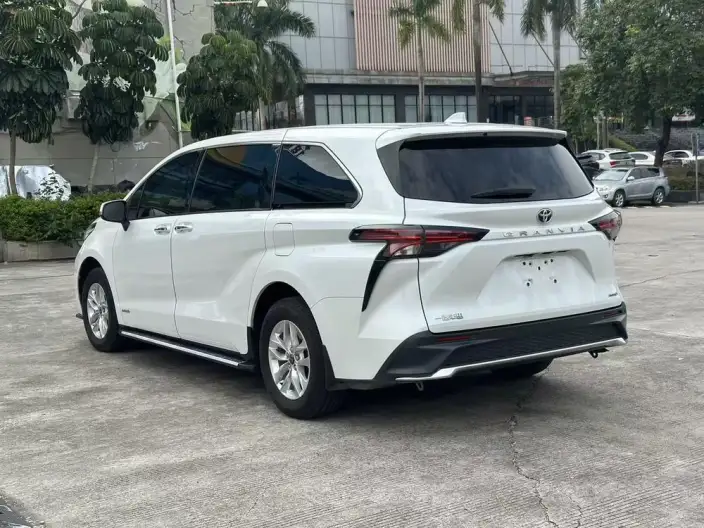 Granvia 2023 Model Intelligent Hybrid 2.5L Comfort Edition – фото 4