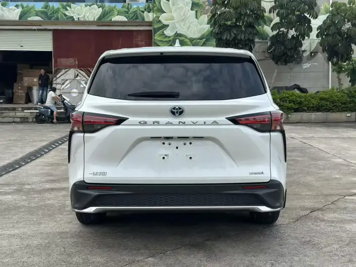 Granvia 2023 Model Intelligent Hybrid 2.5L Comfort Edition – фото 5