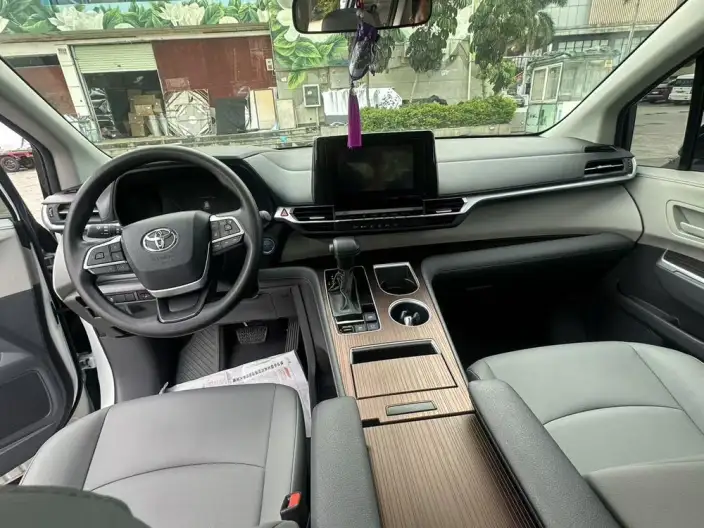 Granvia 2023 Model Intelligent Hybrid 2.5L Comfort Edition – фото 7