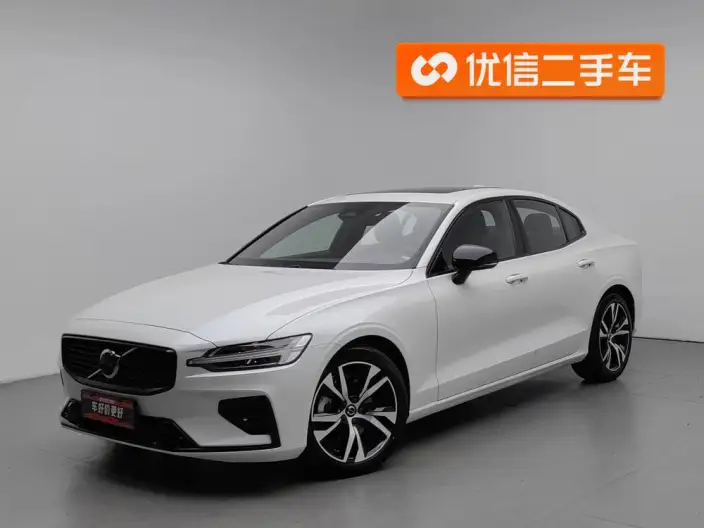 Volvo S60 2025 Model B5 Smart Elegance Sports Edition – фото 1