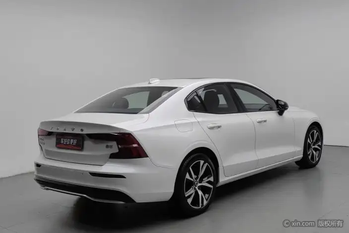 Volvo S60 2025 Model B5 Smart Elegance Sports Edition – фото 4