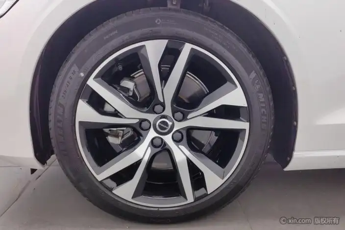Volvo S60 2025 Model B5 Smart Elegance Sports Edition – фото 10