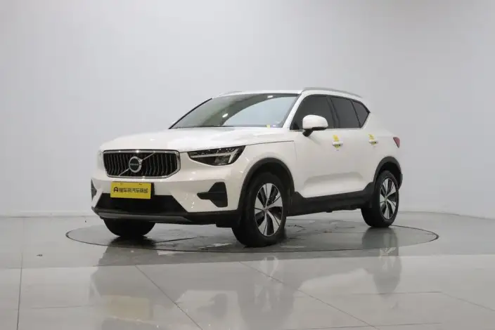 Volvo XC40 2024 Model B3 Smart Range Deluxe Edition – фото 1