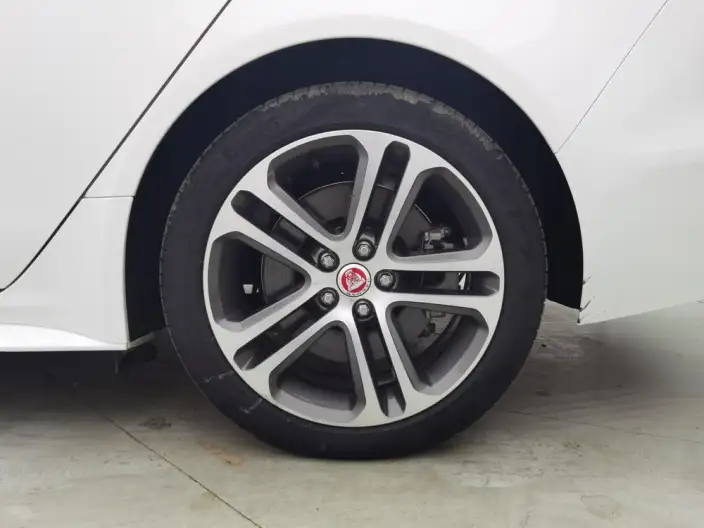 Jaguar XE L 2023 Model 2.0T 250PS R-DYNAMIC S Enterprising Sports Edition – фото 9