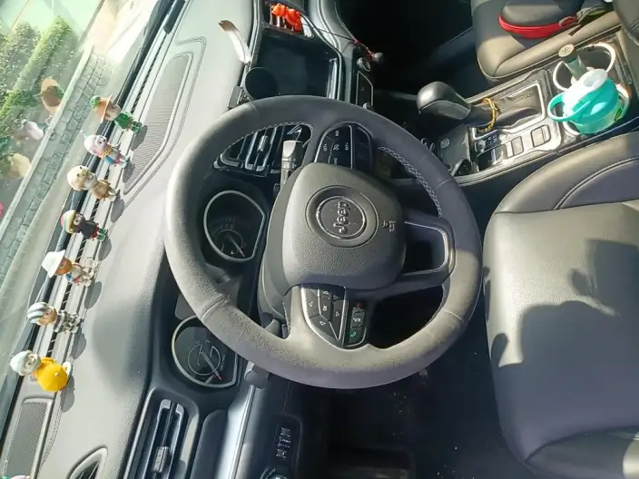 Grand Commander 2022 Model 2.0T 4WD Deluxe Edition – фото 7