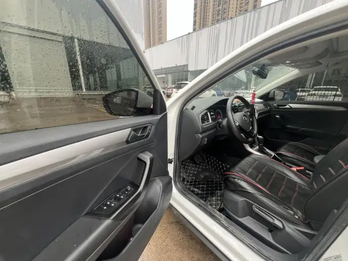 Volkswagen T-Roc 2020 Model 230TSI DSG 2WD Enterprising Model – фото 9