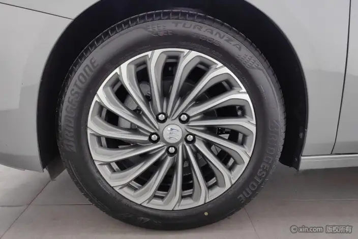 Buick LaCrosse 2023 Model 28T Automatic Yue Zun Edition – фото 9