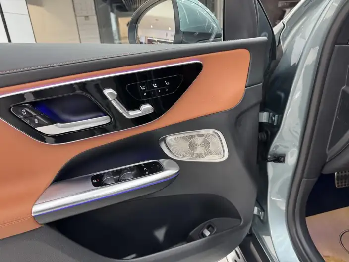 Mercedes-Benz GLC 2025 Model GLC 300 L 4MATIC Luxury Model 5 seat – фото 7