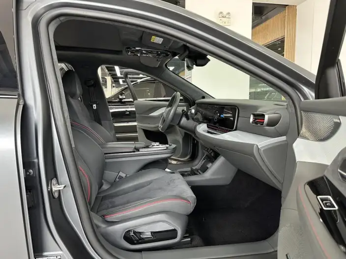 Arcfox α-S 2022 Model HI Edition Premium – фото 9