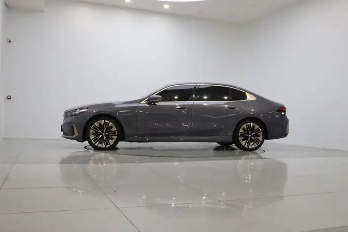 BMW 5 Series 2024 Model 530Li Exclusive Model Luxury Set – фото 4