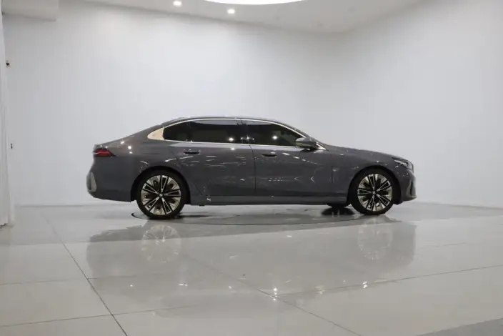 BMW 5 Series 2024 Model 530Li Exclusive Model Luxury Set – фото 8