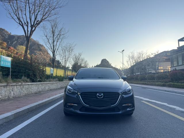 Mazda3 Axela 2017 модификация лян кузов 2.0L Automatic Luxury Country VI – фото 2