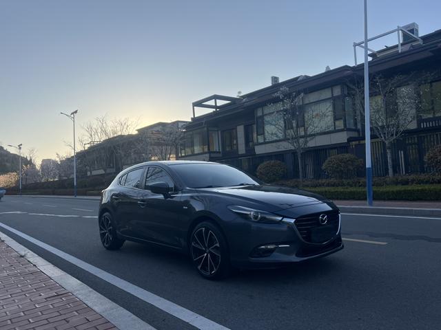 Mazda3 Axela 2017 модификация лян кузов 2.0L Automatic Luxury Country VI – фото 3