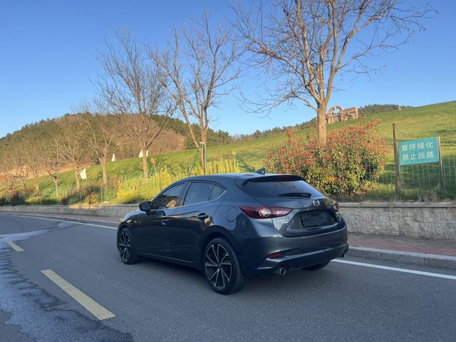 Mazda3 Axela 2017 модификация лян кузов 2.0L Automatic Luxury Country VI – фото 9