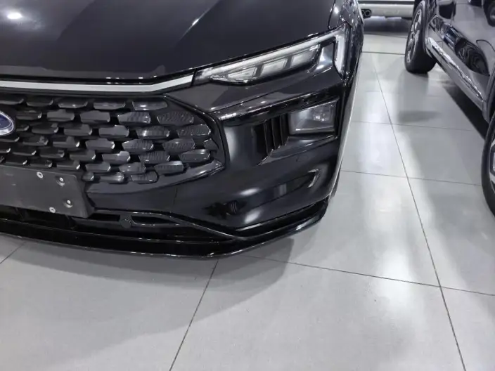 Ford Mondeo 2023 Model EcoBoost 245 Luxury Model – фото 5
