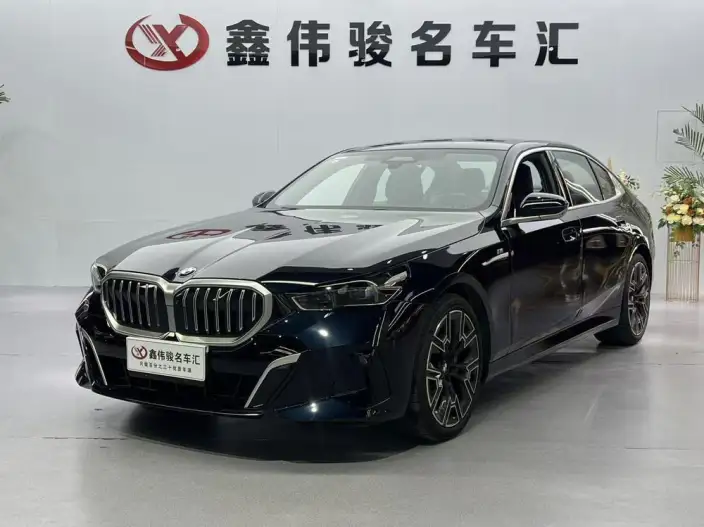 BMW 5 Series 2025 Model 530Li Exclusive Model M Sports Set – фото 1