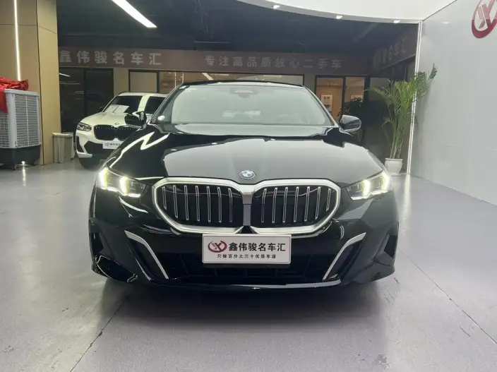 BMW 5 Series 2025 Model 530Li Exclusive Model M Sports Set – фото 2