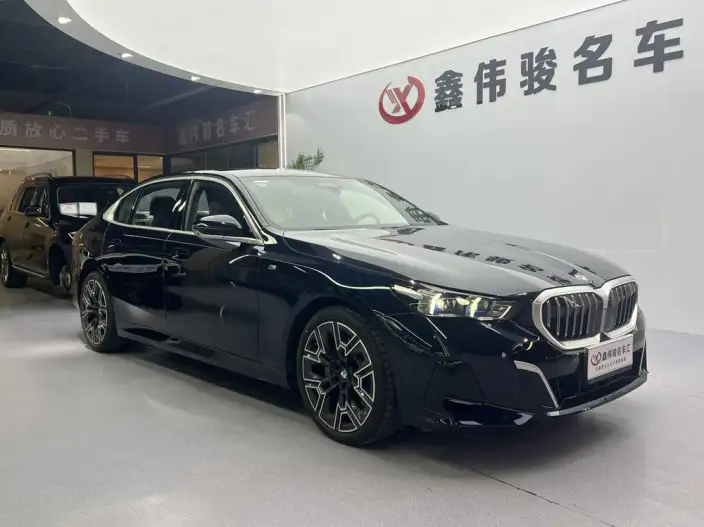BMW 5 Series 2025 Model 530Li Exclusive Model M Sports Set – фото 3