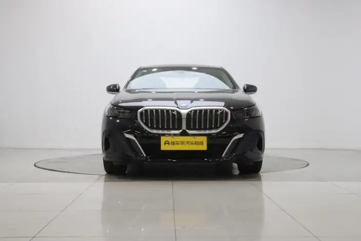 BMW 5 Series 2024 Model 530Li Exclusive Model M Sports Set – фото 2