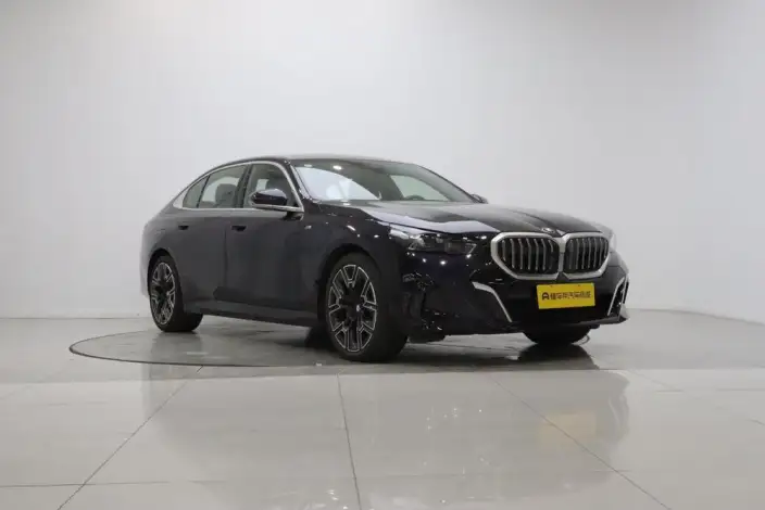 BMW 5 Series 2024 Model 530Li Exclusive Model M Sports Set – фото 3