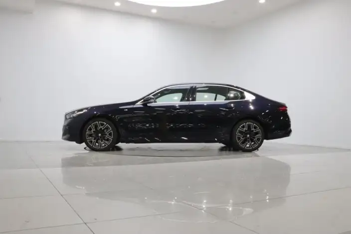 BMW 5 Series 2024 Model 530Li Exclusive Model M Sports Set – фото 4