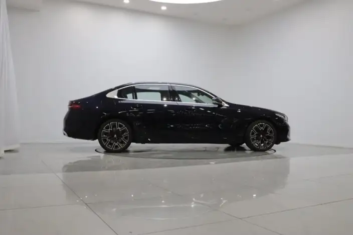 BMW 5 Series 2024 Model 530Li Exclusive Model M Sports Set – фото 8