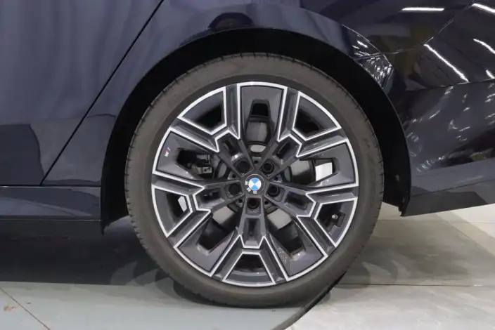 BMW 5 Series 2024 Model 530Li Exclusive Model M Sports Set – фото 9