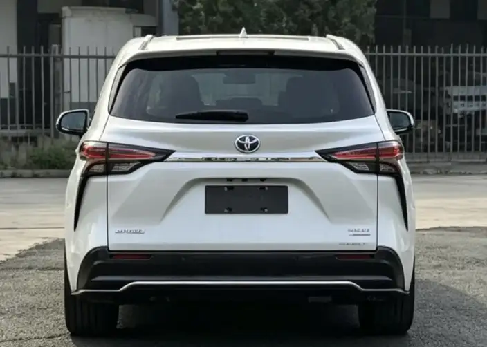 Toyota Sienna 2021 Model 2.5L Hybrid Supreme Edition – фото 4