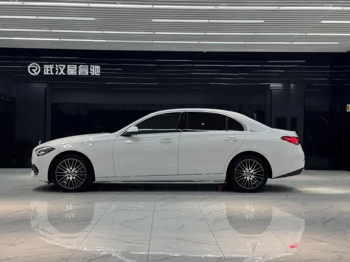 Mercedes-Benz C-Class 2023 Model C 260 L – фото 3
