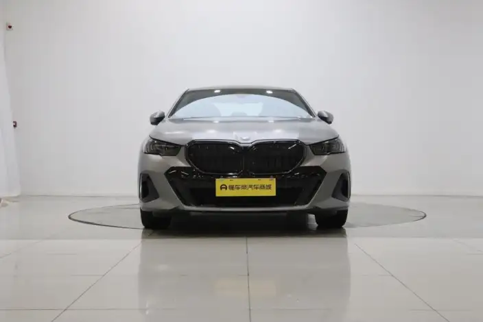 BMW 5 Series 2025 Model 530Li Leading Model M Sports Set – фото 2