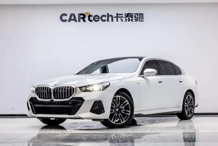 BMW 5 Series 2025 Model 530Li Leading Model M Sports Set – фото 1