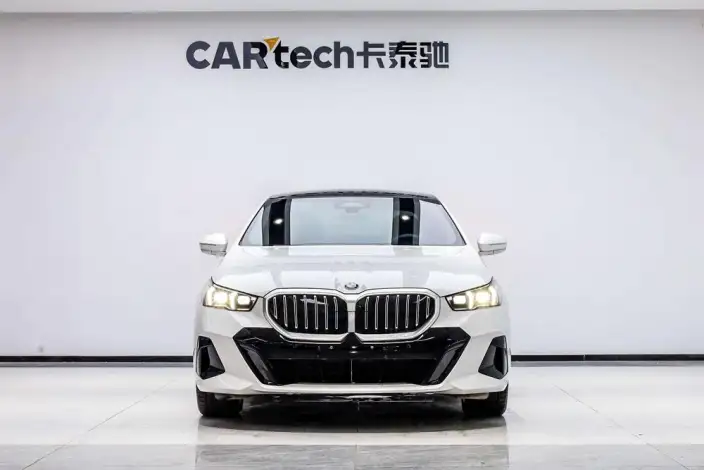 BMW 5 Series 2025 Model 530Li Leading Model M Sports Set – фото 2