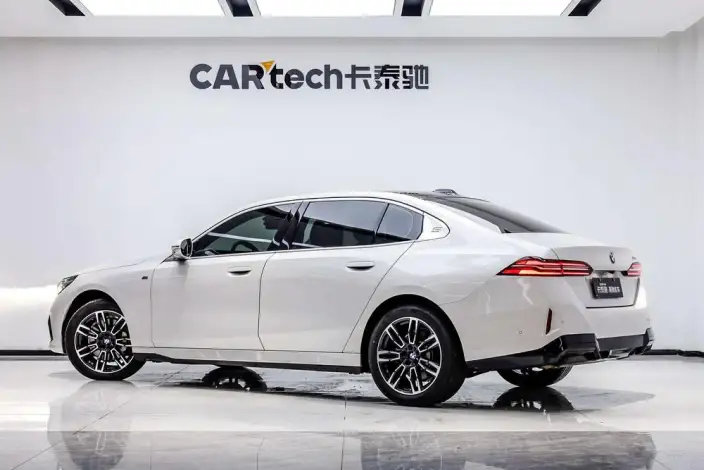 BMW 5 Series 2025 Model 530Li Leading Model M Sports Set – фото 4