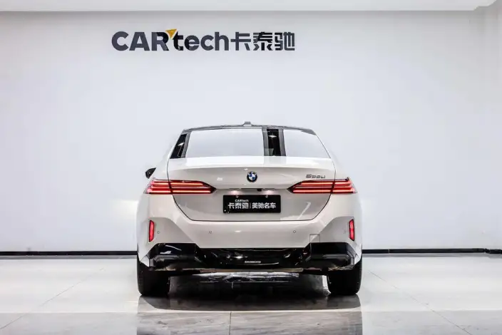 BMW 5 Series 2025 Model 530Li Leading Model M Sports Set – фото 5