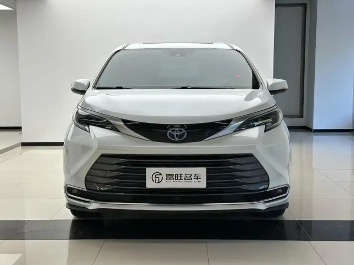 Toyota Sienna 2021 Model 2.5L Hybrid Premium Edition – фото 2