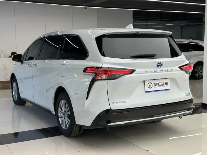 Toyota Sienna 2021 Model 2.5L Hybrid Premium Edition – фото 4