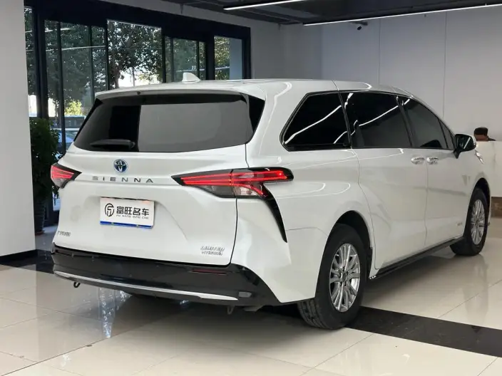 Toyota Sienna 2021 Model 2.5L Hybrid Premium Edition – фото 6