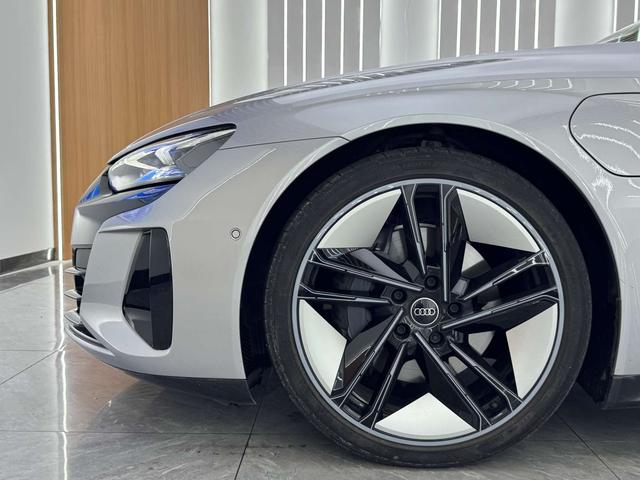 AUDI e-tron GT 2023 Basic model – фото 4