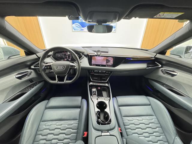 AUDI e-tron GT 2023 Basic model – фото 10
