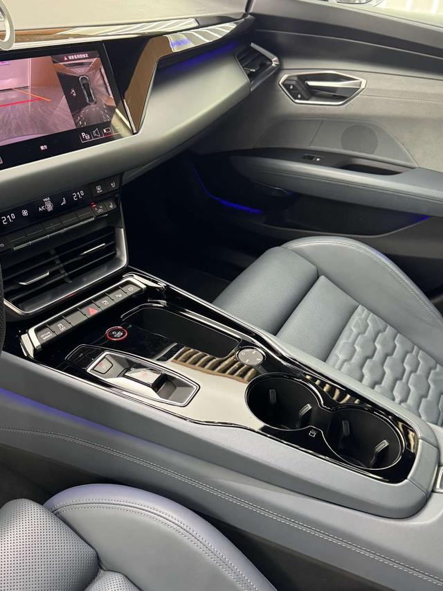 AUDI e-tron GT 2023 Basic model – фото 12