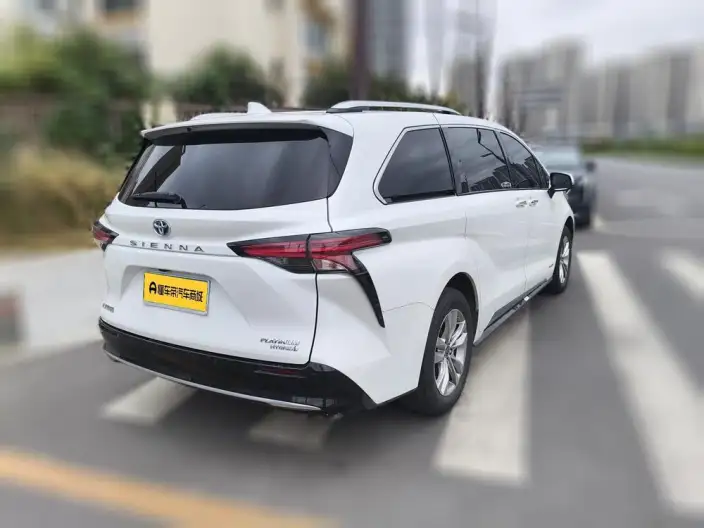 Toyota Sienna 2021 Model 2.5L Hybrid Platinum edition – фото 2