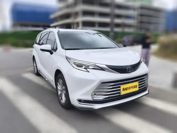 Toyota Sienna 2021 Model 2.5L Hybrid Platinum edition – фото 3