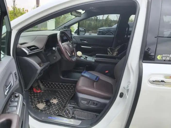Toyota Sienna 2021 Model 2.5L Hybrid Platinum edition – фото 10