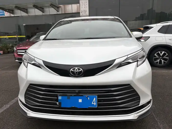 Toyota Sienna 2024 Model Hybrid 2.5L 4WD Premium Edition – фото 2