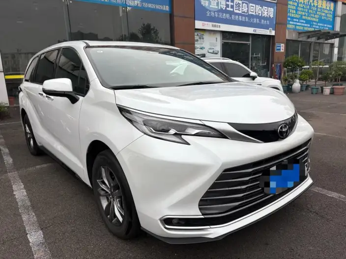 Toyota Sienna 2024 Model Hybrid 2.5L 4WD Premium Edition – фото 3